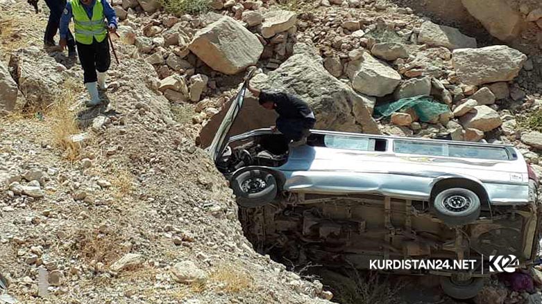 A mini bus carrying two Iraqi tourist families drove off a mountainous road in the Kurdistan Region, killing and injured tens of people  Aug. 30, 2019. (Photo: Kurdistan 24/Karwan Yara)